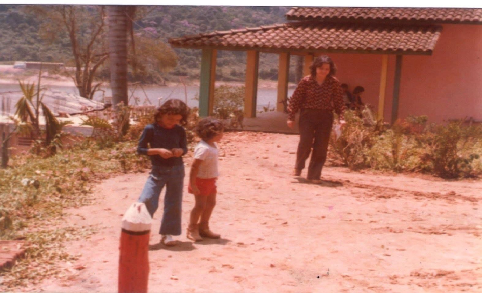 Secretaria do clube com Milene,Evelin e Maria Helena ao fundo