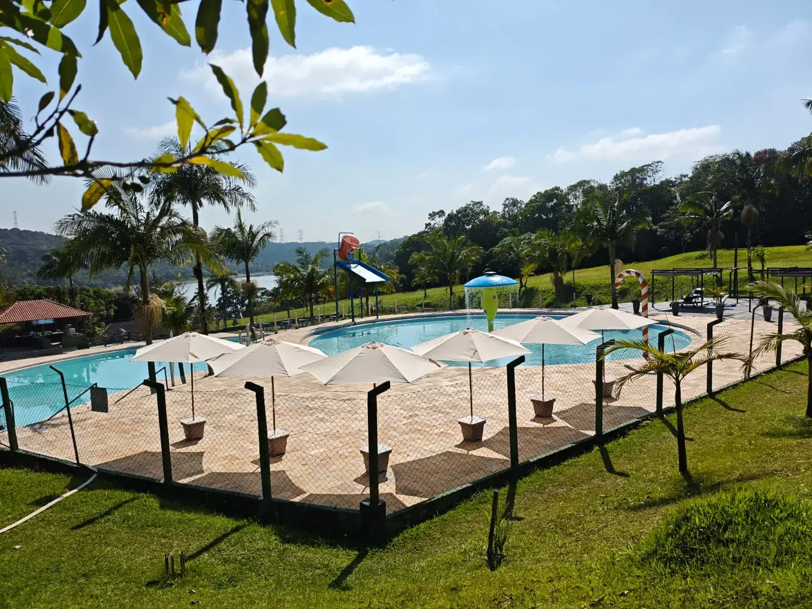 Área de piscinas do Clube